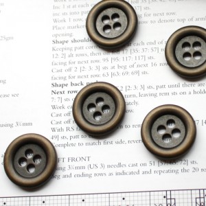 【金属ボタン】丸い立体枠ボタン（23mm）