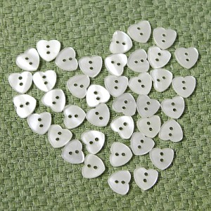 【基本ボタン】紫色光ミニハートボタン（11mm）