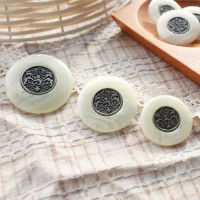 【角ボタン】天地ホワイトボタン（25mm、30mm）