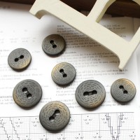 【金属ボタン】イエローツートーン櫛飾りボタン（25mm、30mm）