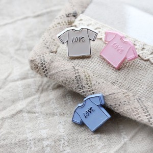 【キャラクターボタン】LOVE半そでティーボタン（20×13mm）